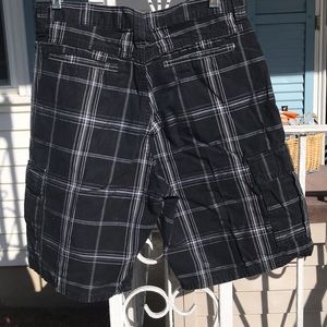 Wrangler Mens Black with White/Gray Plaid Cotton Shorts, Size 30